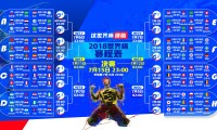 女子铁三选手泳帽被冲掉，干脆顶着乱发冲向终点，照片意外上杂志封面