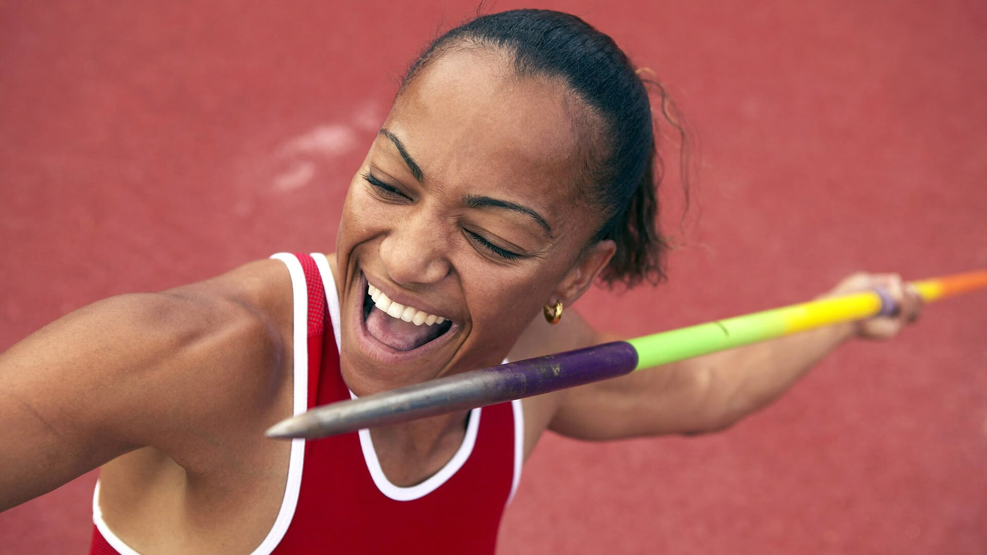 亚洲杯国足逆袭 球员拼搏精神赢得尊重，亚洲杯国足小组第一